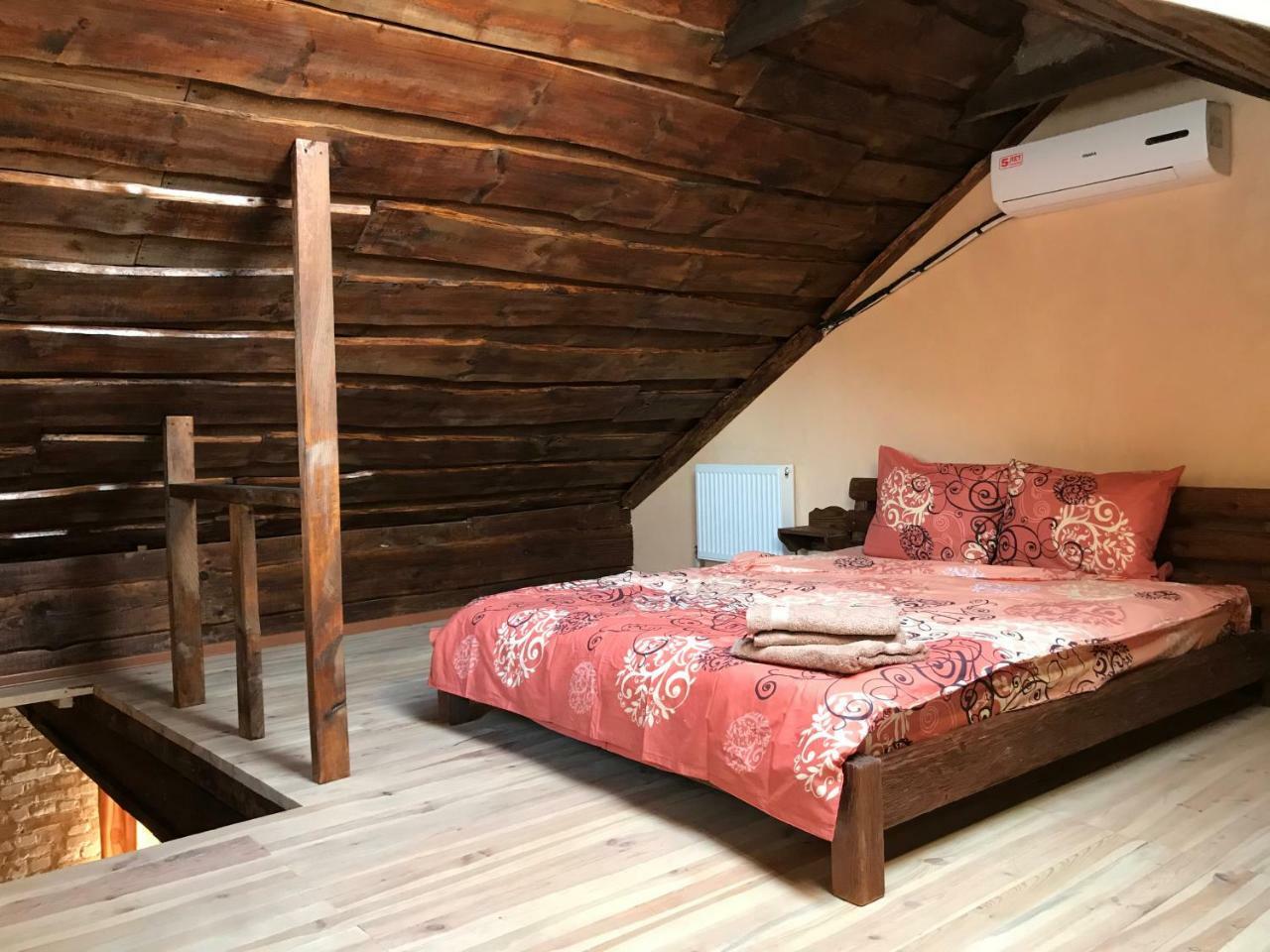 Two-Floor Apartments And Studio 2-Х Этажные Апартаменты И Студия В Самом Центре ハルキウ エクステリア 写真