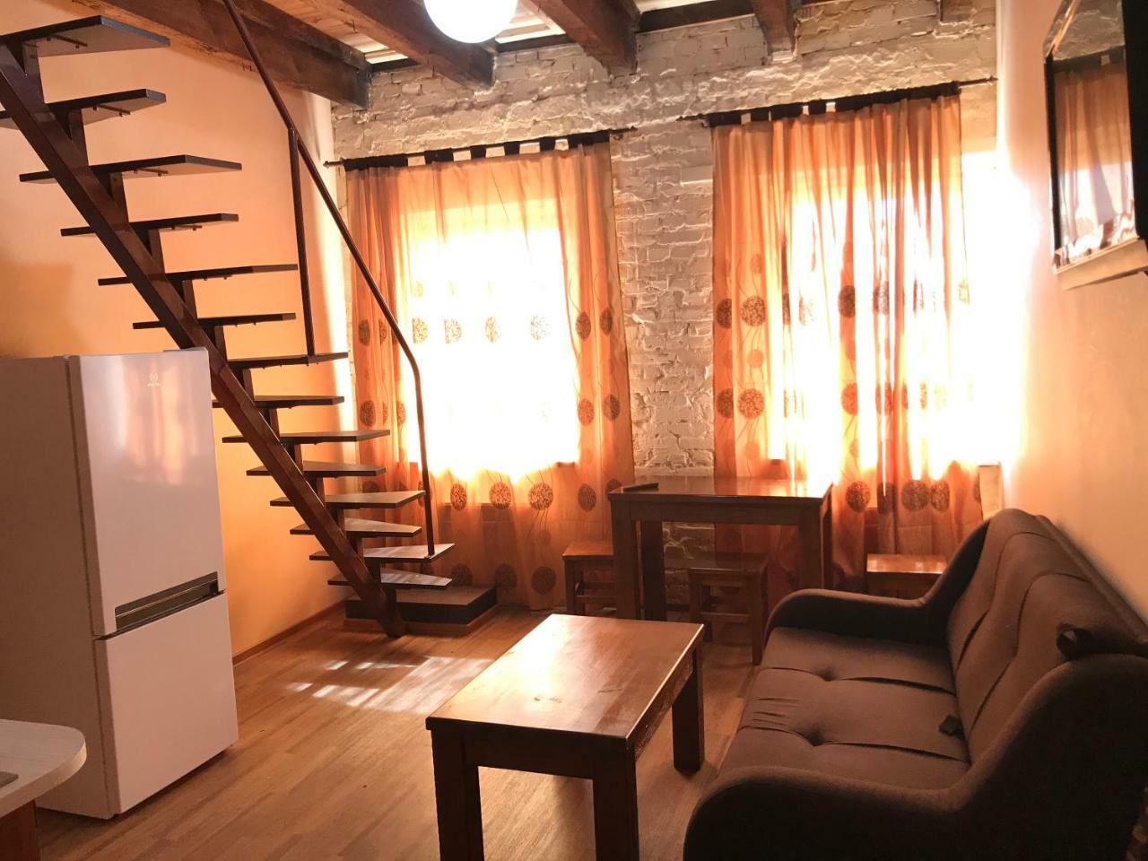 Two-Floor Apartments And Studio 2-Х Этажные Апартаменты И Студия В Самом Центре ハルキウ エクステリア 写真